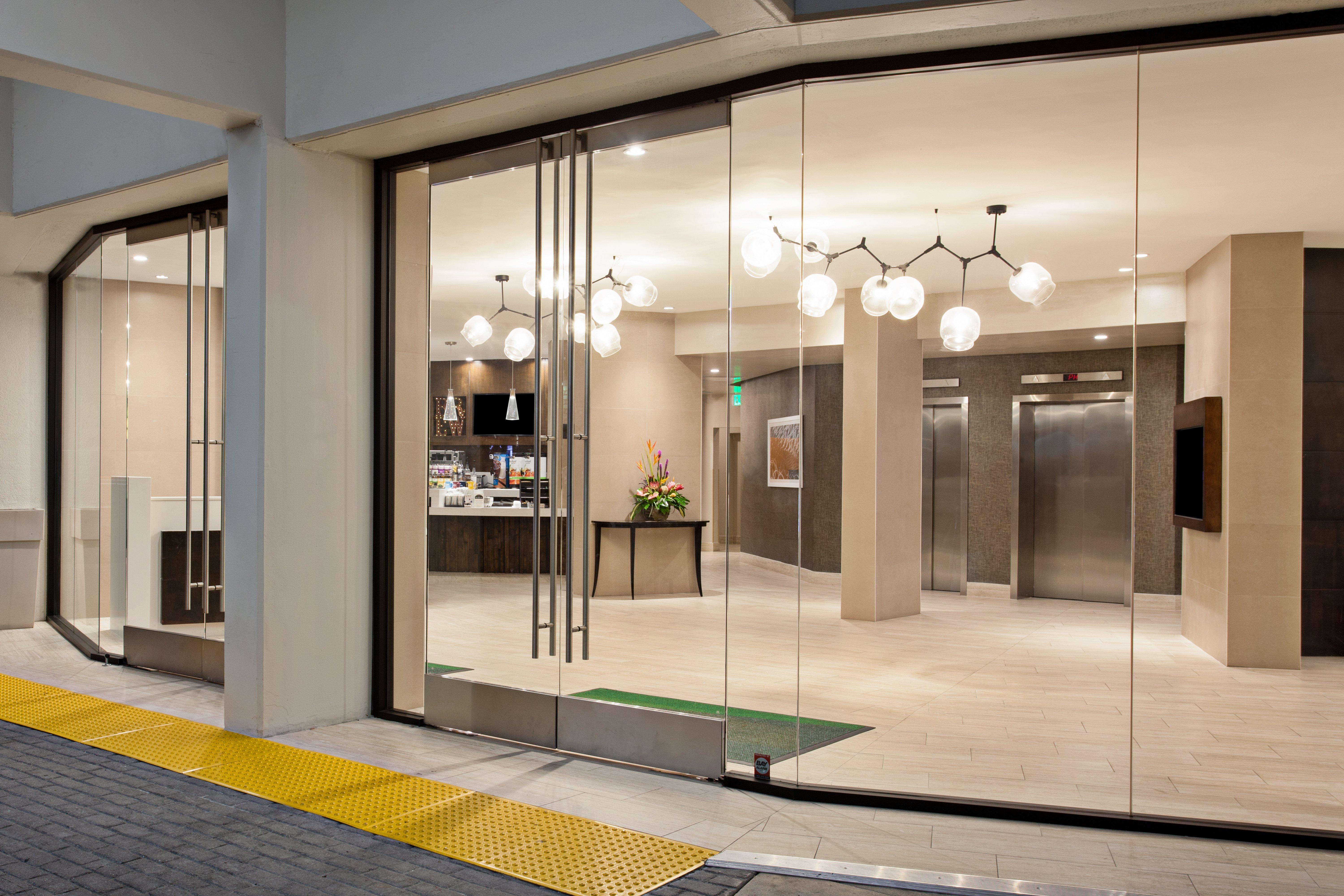 Holiday Inn Long Beach - Airport By Ihg Экстерьер фото